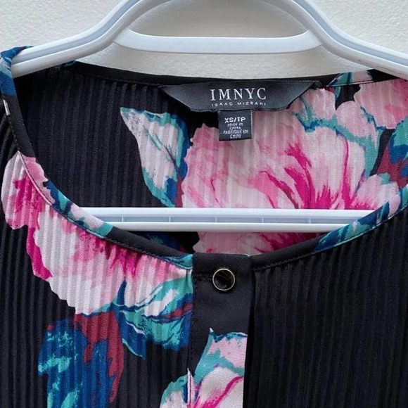 Isaac Mizrahi NYC -  Micro Pleat Peony Print Tunic Top - Picture 2 of 5